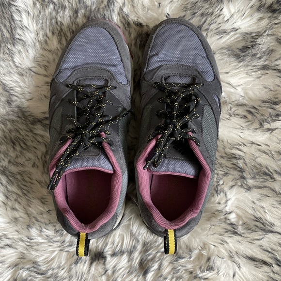 Size 7 - Picture 1 of 8